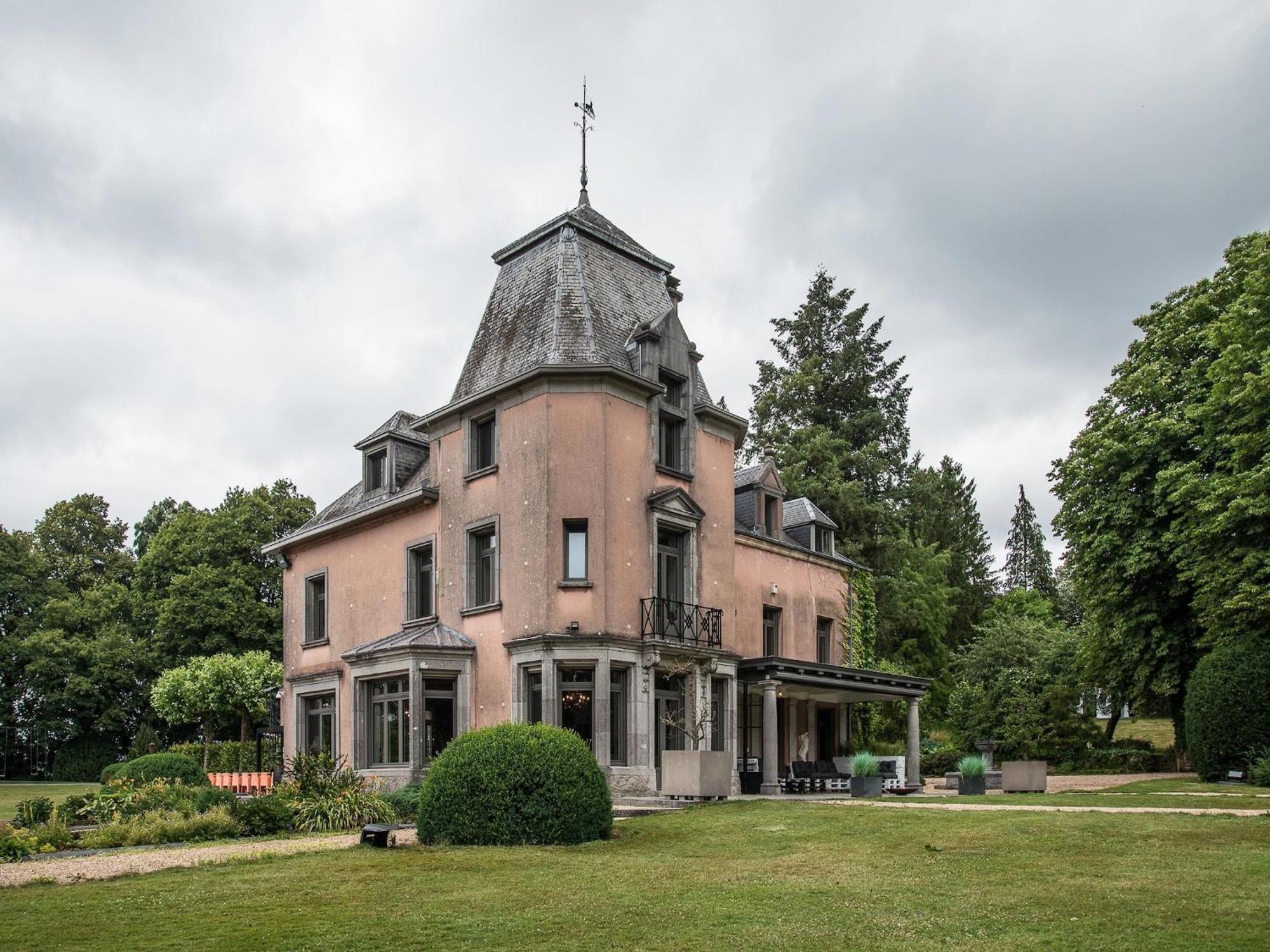 Villa Luxurious Castle With Hot Tub In The Belgian Jamoigne Esterno foto